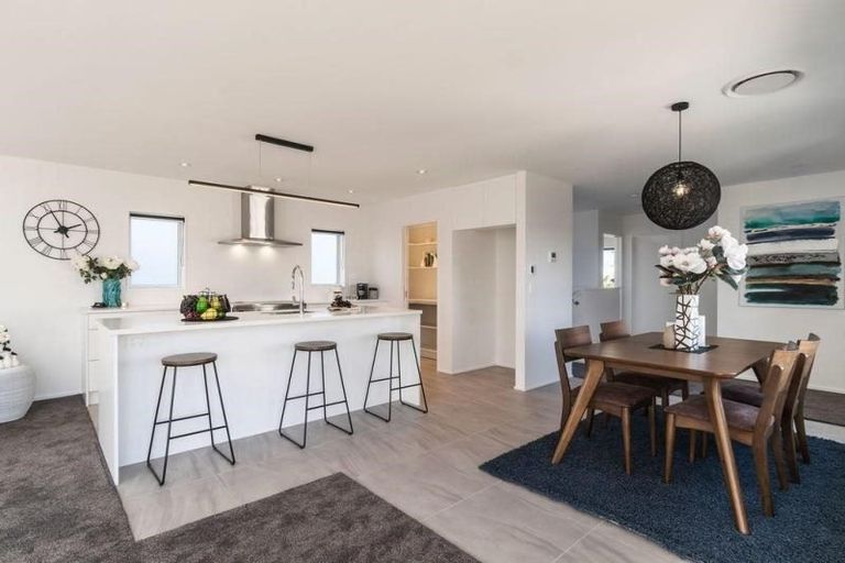 Photo of property in 31a Dawnhaven Drive, Te Atatu Peninsula, Auckland, 0610