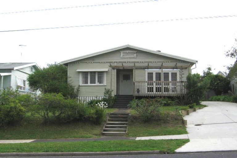 Photo of property in 107 Glendale Road, Glen Eden, Auckland, 0602