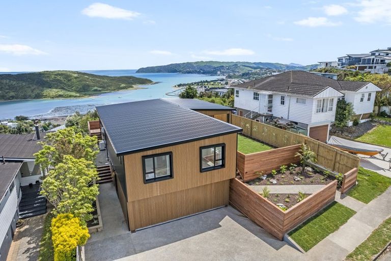 Photo of property in 11 Lauderdale Road, Papakowhai, Porirua, 5024