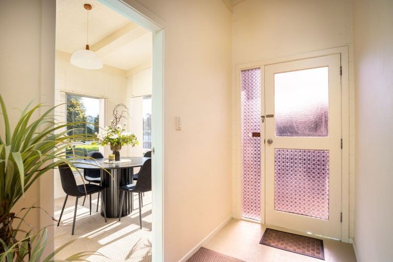 Photo of property in 108 Riversdale Drive, Merrilands, New Plymouth, 4312