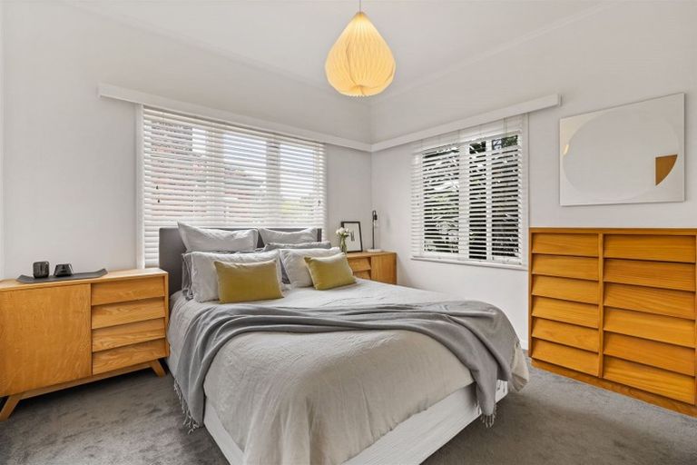 Photo of property in 1/115 Shakespeare Road, Milford, Auckland, 0620