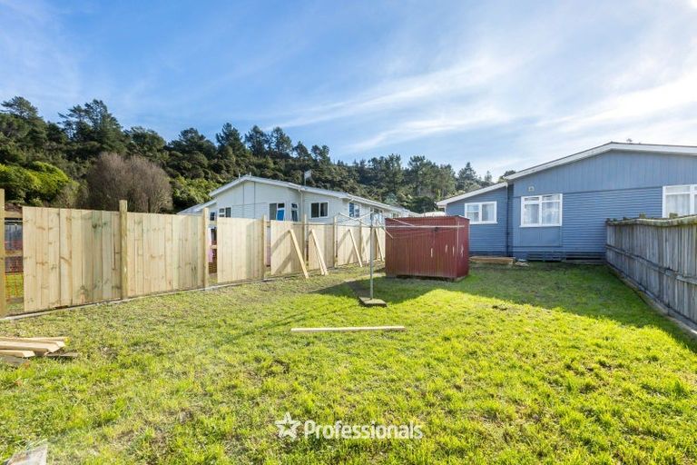 Photo of property in 35 Hanson Grove, Stokes Valley, Lower Hutt, 5019