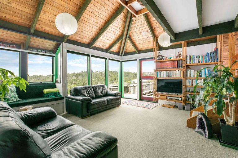 Photo of property in 76 Balmain Road, Chatswood, Auckland, 0626