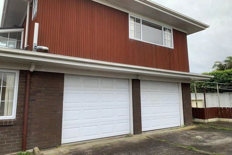 Photo of property in 1 Holly Way, Sunnyhills, Auckland, 2010