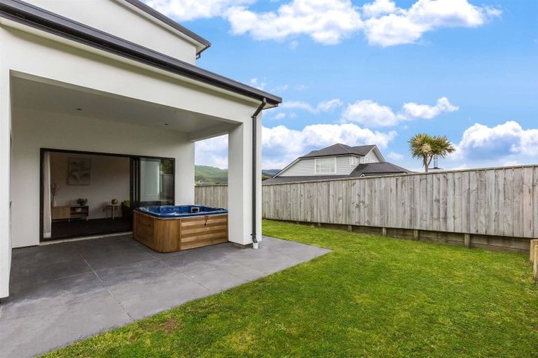 Photo of property in 68 Aotea Drive, Aotea, Porirua, 5024