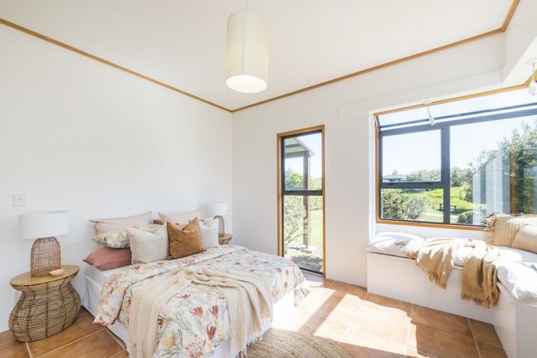 Photo of property in 32 Schnell Drive, Kelvin Grove, Palmerston North, 4414