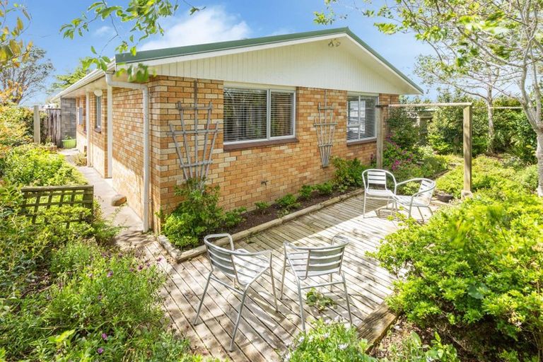 Photo of property in 2/6 Hood Place, Spotswood, New Plymouth, 4310