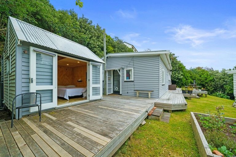 Photo of property in 143 Seatoun Heights Road, Miramar, Wellington, 6022