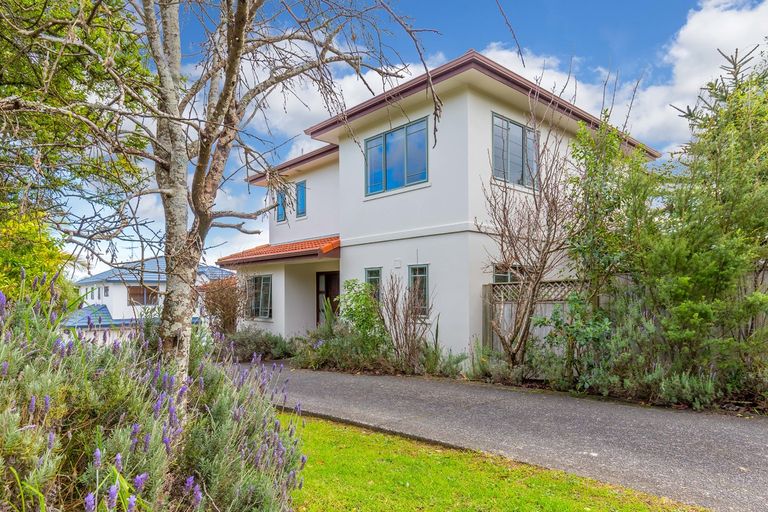 Photo of property in 2/360 East Coast Road, Sunnynook, Auckland, 0630