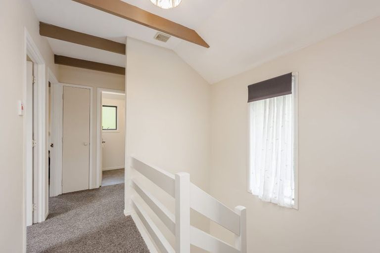 Photo of property in 2/70 Ayton Drive, Totara Vale, Auckland, 0629