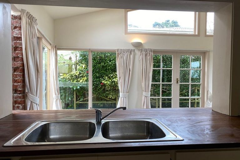 Photo of property in 71 Homebush Road, Khandallah, Wellington, 6035