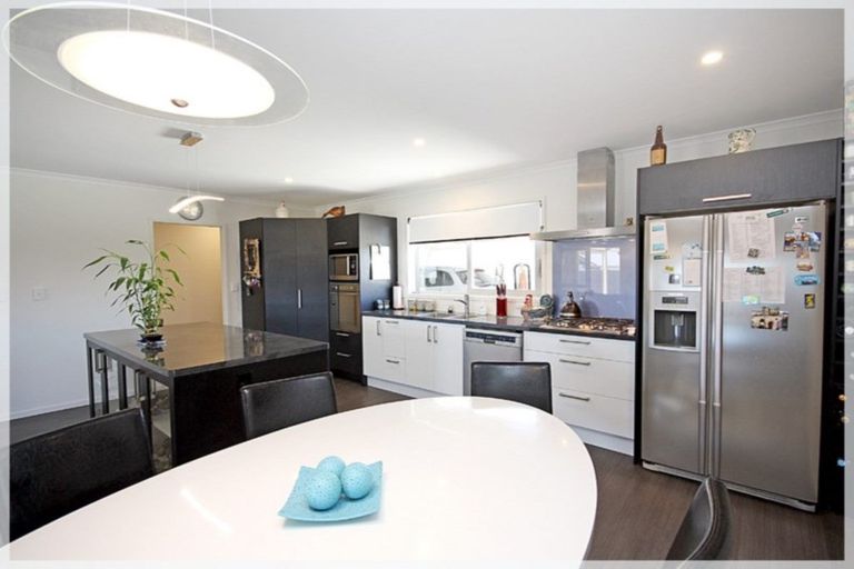 Photo of property in 12 Oxnam Place, Foxton Beach, Foxton, 4815