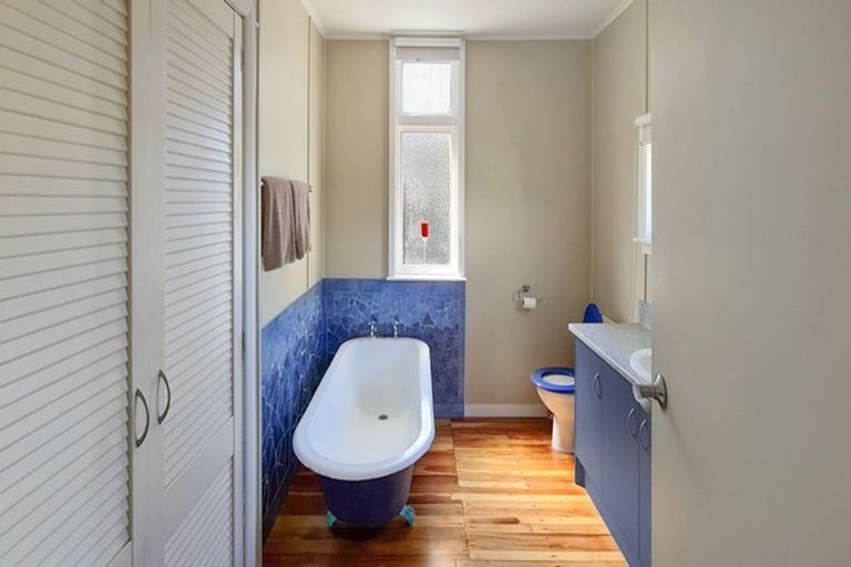 Photo of property in 1933 Parewanui Road, Parewanui, Bulls, 4894