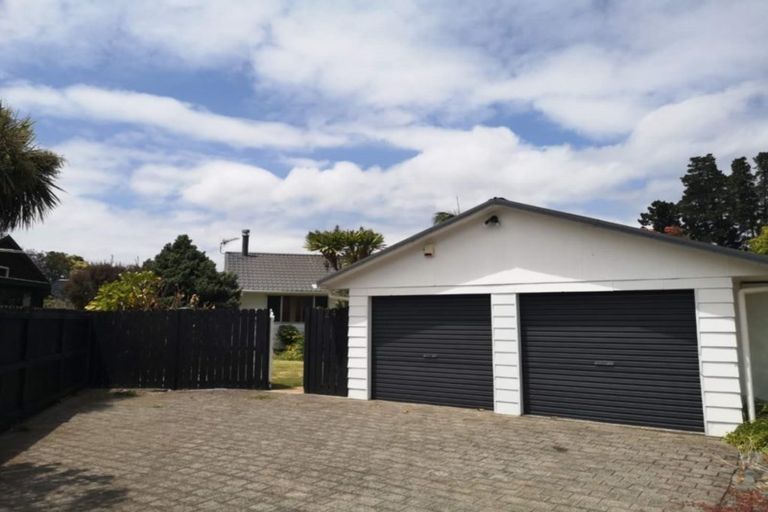 Photo of property in 24 Oakmont Place, Wattle Downs, Auckland, 2103