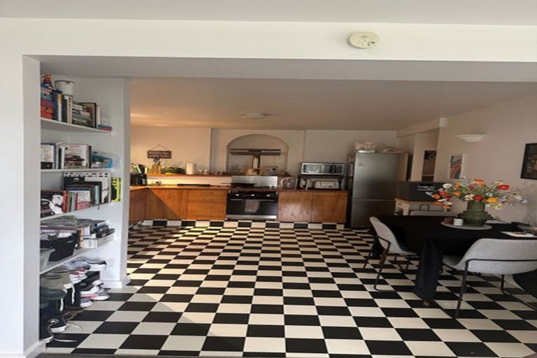 Photo of property in 43 Mortimer Terrace, Brooklyn, Wellington, 6021