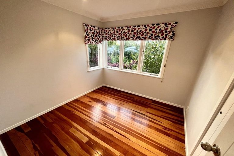 Photo of property in 71 Aberdeen Road, Castor Bay, Auckland, 0620