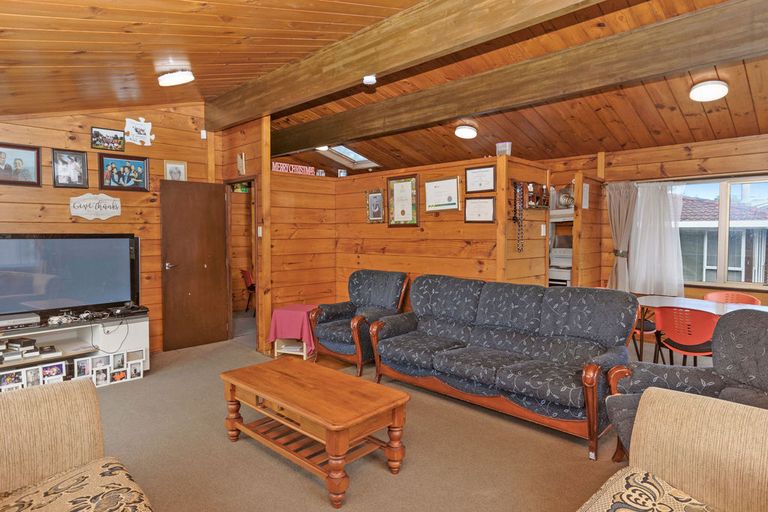 Photo of property in 45 Matuhi Rise, Henderson, Auckland, 0612