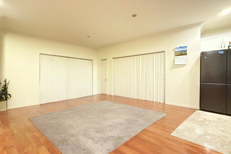 Photo of property in 33 Midhurst Avenue, Henderson, Auckland, 0612