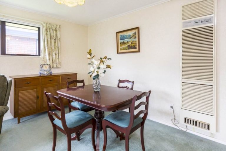 Photo of property in 2/8 Hay Street, Ebdentown, Upper Hutt, 5018