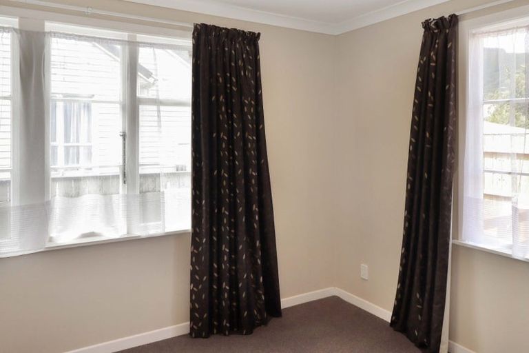 Photo of property in 19 Wheatley Street, Naenae, Lower Hutt, 5011