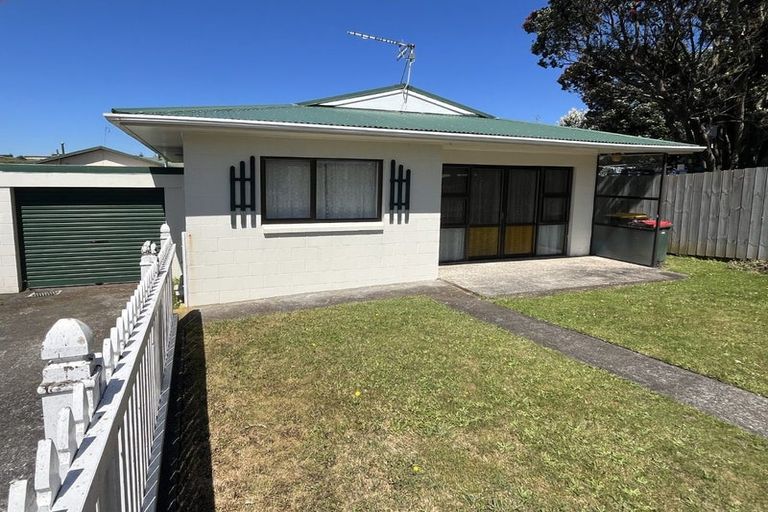 Photo of property in 2/5a Tahurangi Place, Spotswood, New Plymouth, 4310