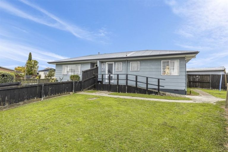 Photo of property in 16 Rosedale Crescent, Cloverlea, Palmerston North, 4412