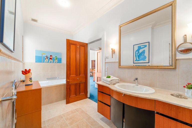 Photo of property in 2/5 King Edward Parade, Devonport, Auckland, 0624