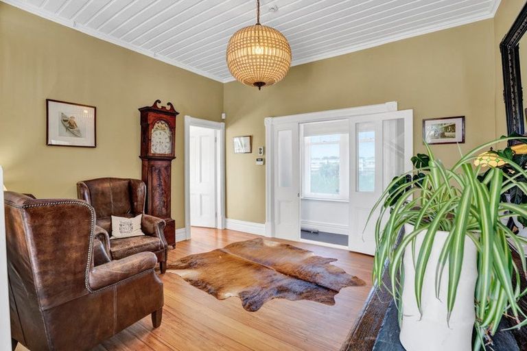 Photo of property in 5 Rogan Street, New Plymouth, 4310