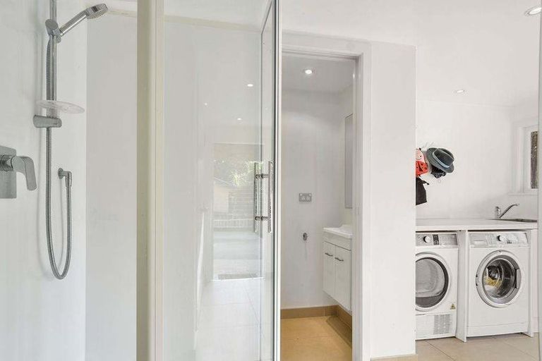 Photo of property in 1/894 East Coast Road, Northcross, Auckland, 0630