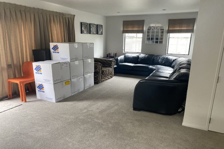 Photo of property in 9/64 Schnapper Rock Road, Schnapper Rock, Auckland, 0632