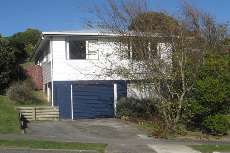 Photo of property in 70 Gloaming Hill, Titahi Bay, Porirua, 5022