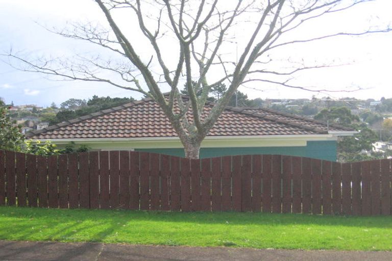 Photo of property in 18 Arlette Place, Massey, Auckland, 0614