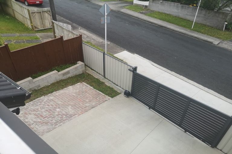 Photo of property in 3a Crystal Avenue, Glendene, Auckland, 0602