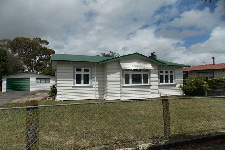 Photo of property in 5 Clausen Street, Takaro, Palmerston North, 4412