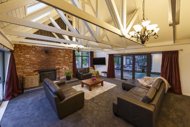 Photo of property in 2 Huata Place, West End, Palmerston North, 4412