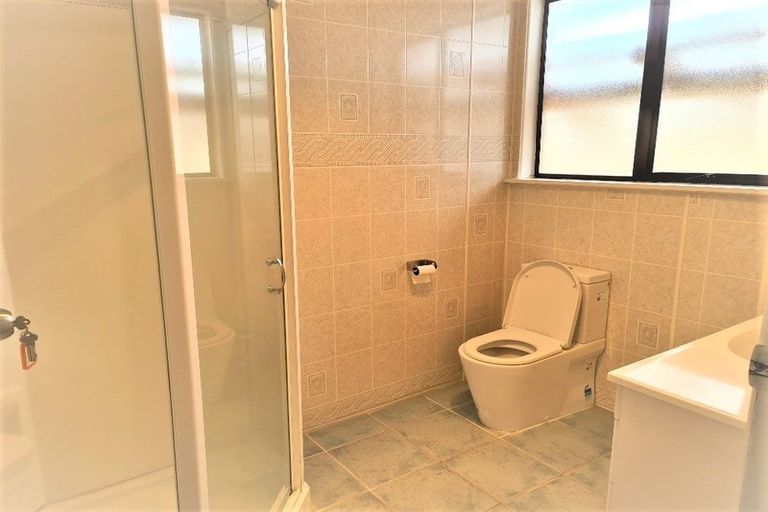 Photo of property in 10 Wallace Road, Mangere Bridge, Auckland, 2022