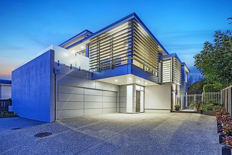 Photo of property in 2/49 Seaview Road, Castor Bay, Auckland, 0620