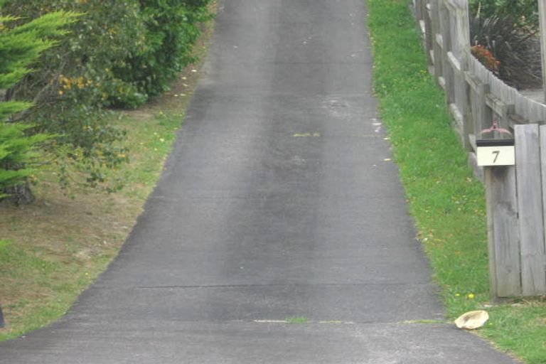 Photo of property in 7 Atlantis Place, Totara Vale, Auckland, 0629