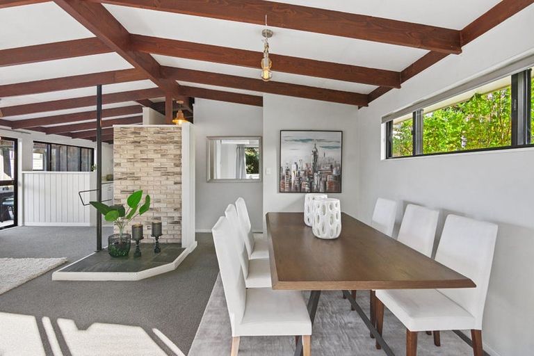 Photo of property in 7a Ellangowan Road, Waiake, Auckland, 0630