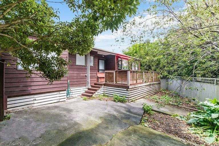 Photo of property in 2/5 September Place, Forrest Hill, Auckland, 0620