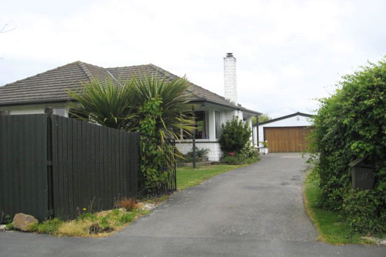 Photo of property in 11 Valerie Place, Redwood, Christchurch, 8051