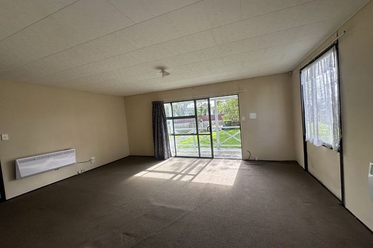 Photo of property in 2/15 Barneys Farm Road, Clendon Park, Auckland, 2103
