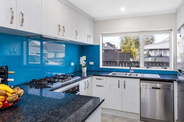 Photo of property in 16 Dolbel Place, Mangere East, Auckland, 2024