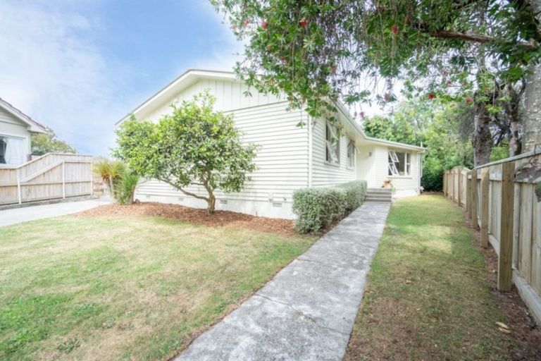 Photo of property in 14 Antrim Place, Hokowhitu, Palmerston North, 4410