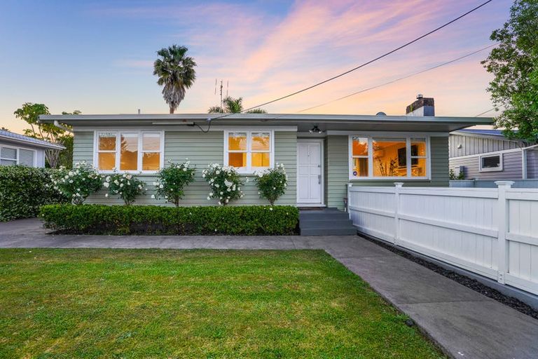 Photo of property in 39 Kamara Road, Glen Eden, Auckland, 0602