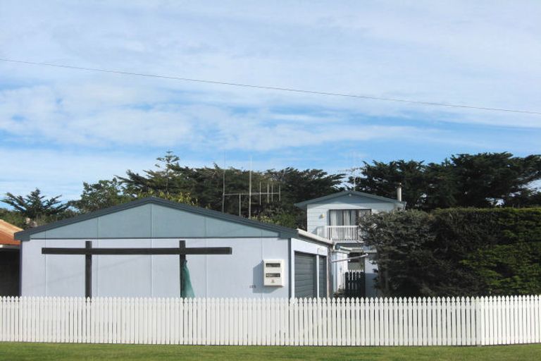Photo of property in 133 Rua Avenue, Waitarere Beach, Levin, 5510