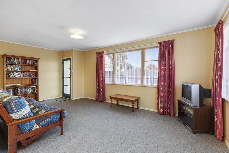 Photo of property in 74 Arahura Crescent, Waitangirua, Porirua, 5024