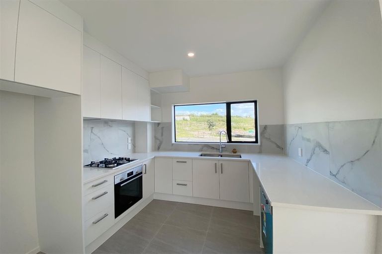 Photo of property in 35b Crestview Rise, Papakura, 2110