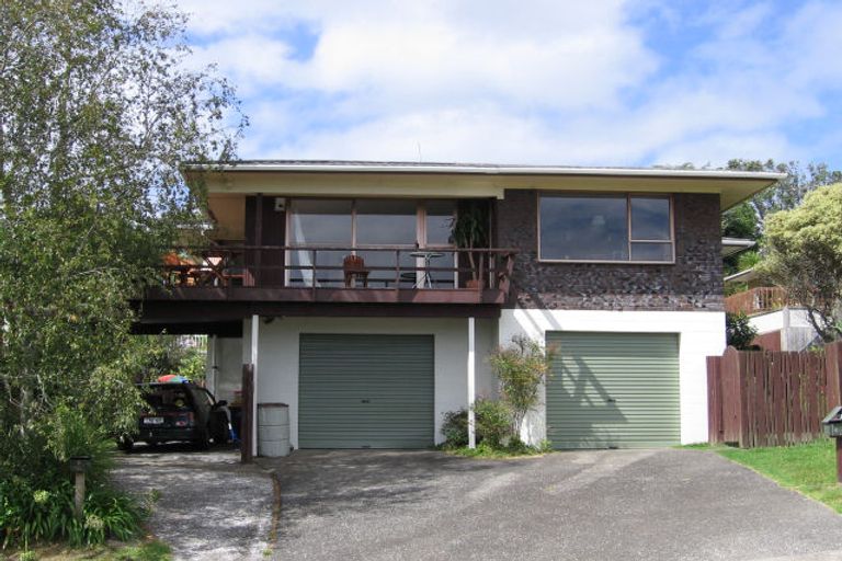 Photo of property in 4 Pluto Place, Beach Haven, Auckland, 0626