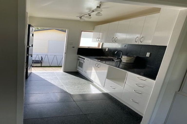 Photo of property in 12/31 Blease Street, New Lynn, Auckland, 0600